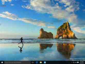Win10  Build 10154全新壁纸:海滩上奔跑的美女