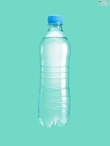 ps如何用通道快速完美地抠出透明塑料矿泉水瓶子